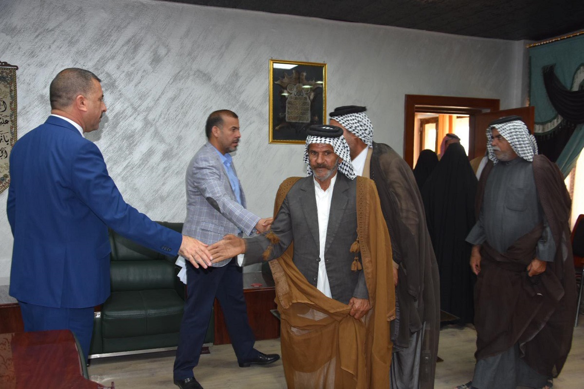 رئيس مجلس المحافظة يلتقي عددا من المواطنين في مكتبه الرسمي