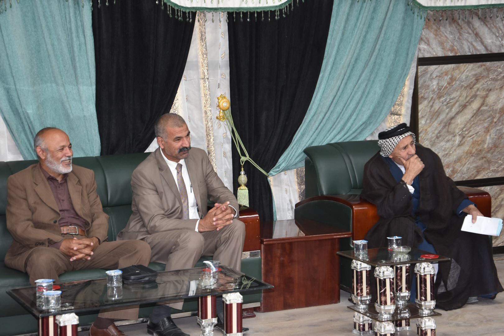 رئيس مجلس المحافظة يلتقي  عددا من المواطنين