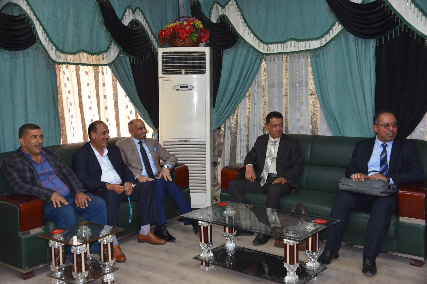 رئيس مجلس المحافظة يلتقي المدير التنفيذي لشركة سرهات التركية للمقاولات